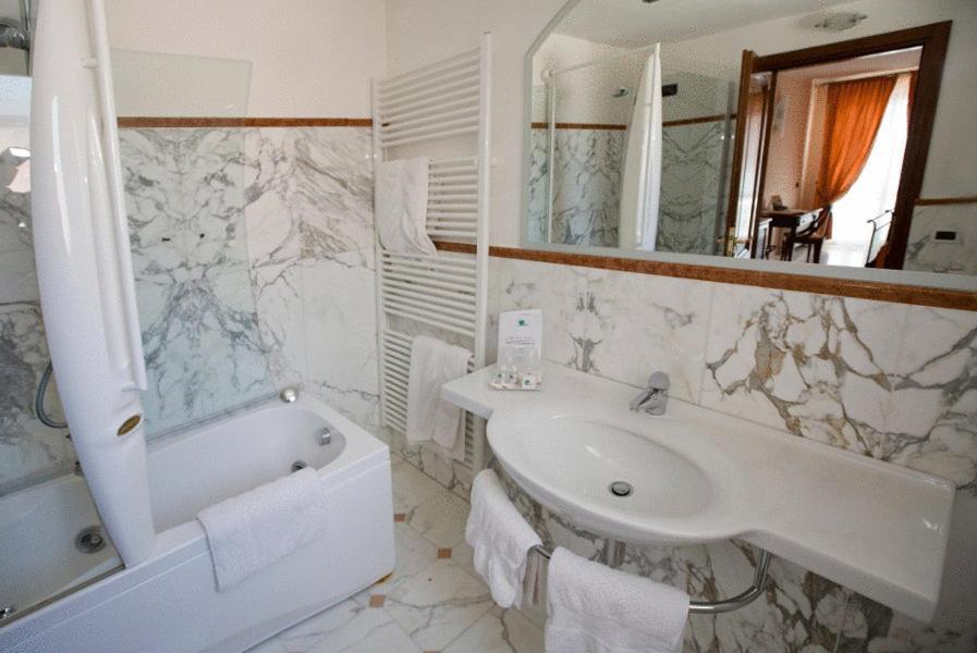 Hotel Le Ville Relais 3*